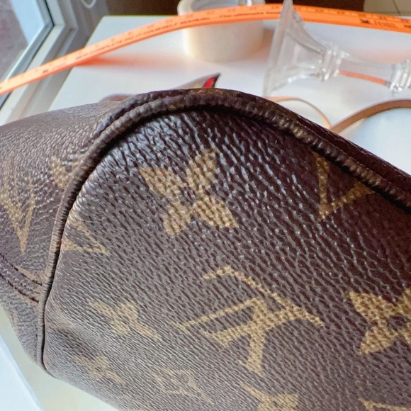 Louis Vuitton Neverfull MM Monogram - Picture 13 of 16